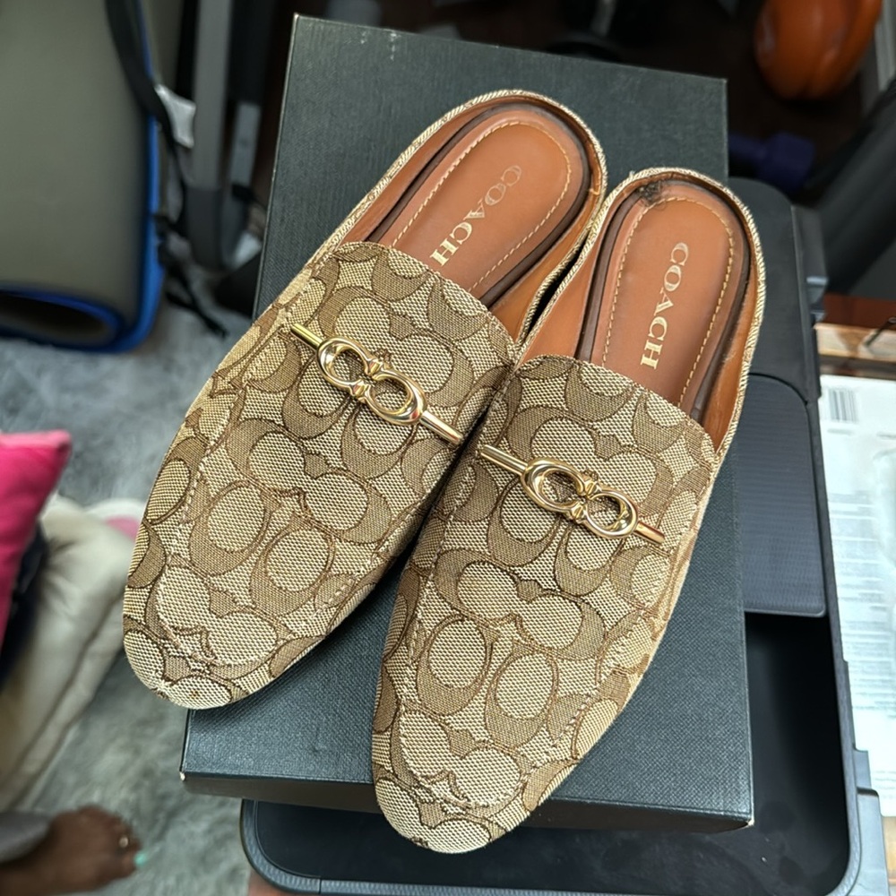 GENTLY worn twice COACH signature Mule slide in